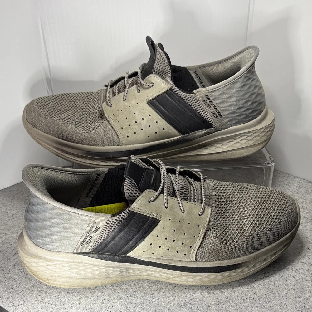 Sketchers slip-in Gray and‎ Black Athletic Sneakers. Size 11. Fc5